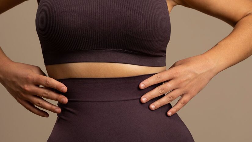 Rotina prática para fortalecer o abdômen e diminuir os pneus com constância e técnica (Fotos: Freepik)