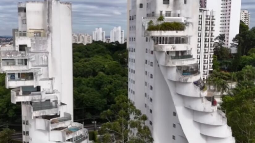 Sacadas foram projetadas para que uma não faça sombra na outra. Imagem: Youtube/DRONE NA TRILHA