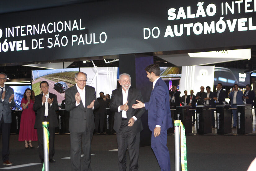 Presidente Luiz Inácio Lula da Silva (PT) e o vice-presidente Geraldo Alckmin participaram da inauguração oficial da 31ª edição do Salão Internacional do Automóvel de São Paulo. Foto: Yuri Villaça/Gazeta de S. Paulo