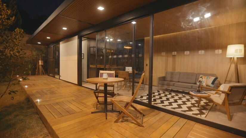 Esse modelo permite ampliar a planta conforme as necessidades do morador e se adapta com facilidade a diferentes tipos de terreno