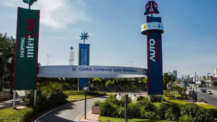 O Shopping Aricanduva é o maior centro de compras da América Latina e está localizado em São Paulo a metrópole brasileira com o maior número de shoppings totalizando 190 unidades Um volume que reforça a força econômica e o fluxo diário de milhões de consumidores na capital.