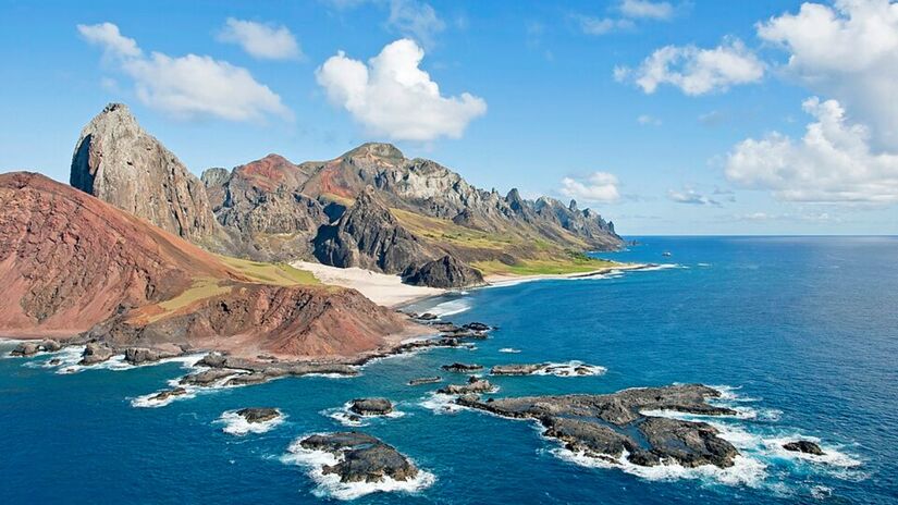 A região é reconhecida como uma das com maior diversidade de espécies entre ilhas oceânicas do Atlântico Sul (Foto: Simone Marinho/Wikimedia Commons)