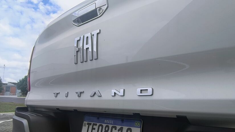 Titano 2026 ganhou novas opções de cores, Cinza Silverstone e Branco Alaska.