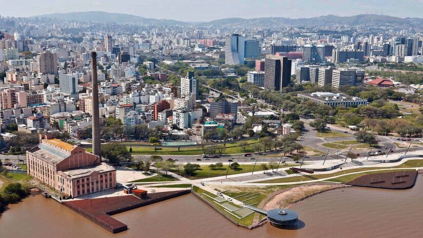 Logo atrás de Recife aparece Porto Alegre, com média de 57 minutos para percorrer a mesma distância de 10 km.