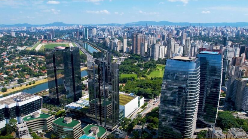 Curiosamente, a cidade que muitas vezes é lembrada como sinônimo de congestionamento aparece "apenas" em quarto lugar. Em São Paulo, a média para percorrer 10 km é de 23 minutos, segundo estudos que usam a mesma metodologia de comparação entre grandes centros urbanos. Fotos: Wikimedia Commons