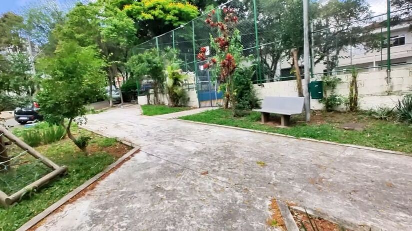 O bairro possui seis ruas principais com nomes de personalidades famosas, e também tem pracinha, coreto, quadra de futebol e muita vegetação