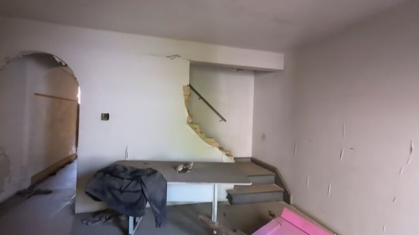 Hoje, o cenário é outro. A área está vazia e cercada por tapumes, um contraste evidente com o entorno movimentado da Vila Mariana, onde prédios altos e novos empreendimentos disputam espaço com o que ainda resta de construções históricas. Fotos: Reprodução YT/ Marcel Jurado - FPV BACANA