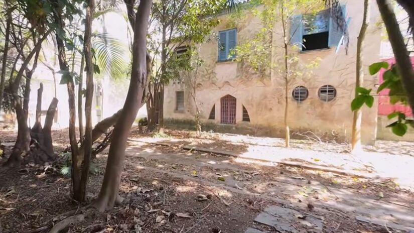 Construída entre as décadas de 1920 e 1930, a vilinha é uma das poucas vilas residenciais remanescentes na cidade de São Paulo.