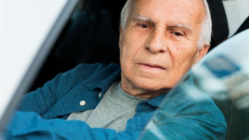 Por enquanto, não há nenhuma isenção válida para idosos, e os projetos de lei que tratam do assunto ainda aguardam aprovação (Fotos: Freepik)