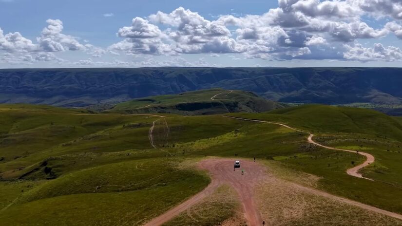 Somados ao clima e ao solo, esses fatores tornam a Serra da Canastra uma espécie de laboratório natural da gastronomia mineira (Fotos: Youtube/Reprodução)