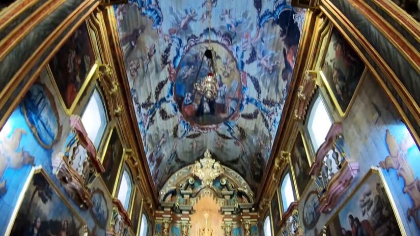 Muitos visitantes se surpreendem ao perceber como os rituais fazem parte do cotidiano (Fotos:Youtube/Reprodução)