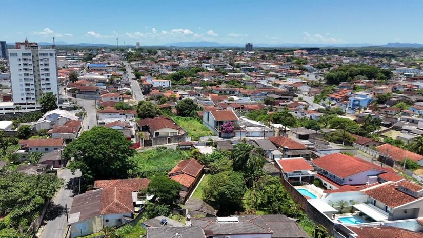 Nos arredores de Registro, pequenas propriedades familiares dominam a paisagem 