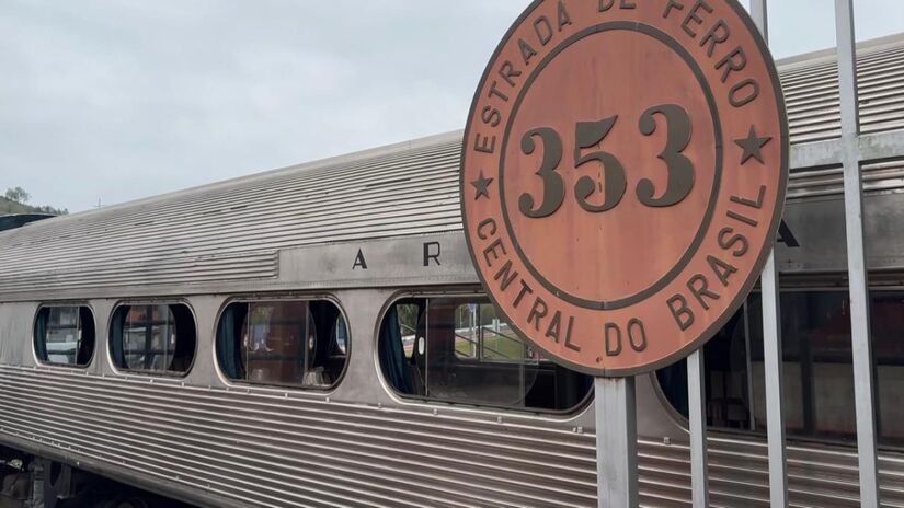 Com saídas aos fins de semana, o passeio combina conforto, cardápios completos e um trajeto cercado de natureza, incluindo parada em uma vila histórica que parece ter parado no tempo (Fotos: Youtube/Reprodução)