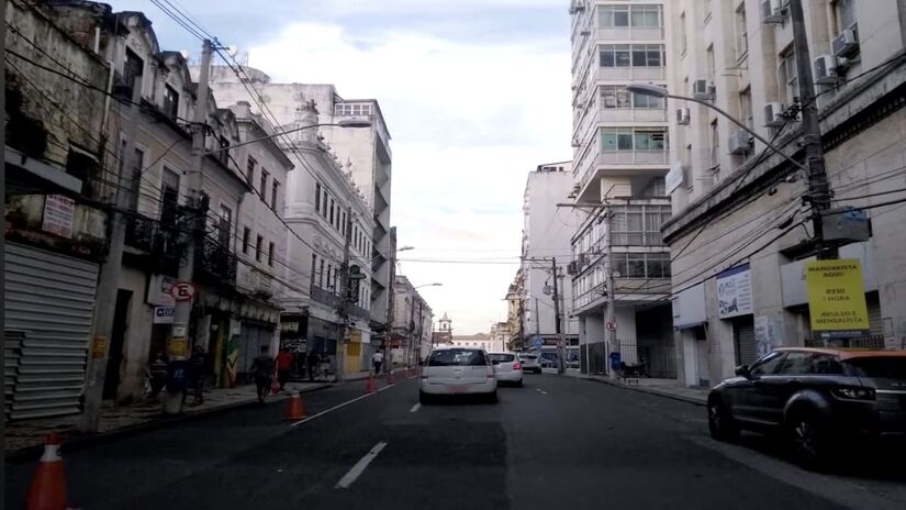 A rua recebeu esse nome em homenagem a quatro embaixadores Chilenos mortos ela peste bubônica em 1902 no Rio de janeiro - Reprodução/ YouTube