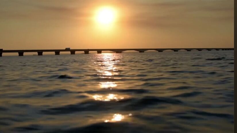 O pôr do sol a margem do rio Paraná impressiona pela beleza - Reprodução/YouTube