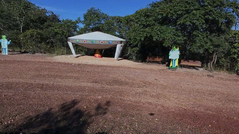 O local funciona como observatório, e atrai ufologistas do País inteiro - Reprodução/YouTube
