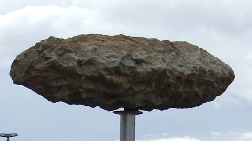 Cocozão de Ponta Grossa (PR): Monumento inusitado que ganhou fama pelo formato curioso e virou símbolo popular da cidade.  Reprodução/YouTube
