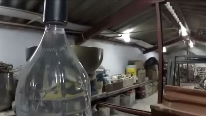 A lâmpada de garrafa PET aumenta a vida útil e a usabilidade do plástico - Reprodução/YouTube