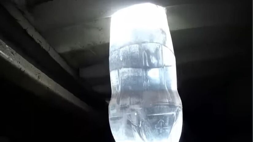 É necessário apenas trocar a água para fazer a manutenção - Reprodução/YouTube