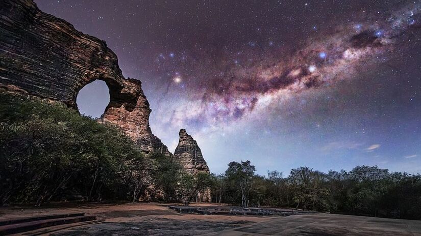 13. Parque Nacional da Serra da Capivara de nível Federal, localizado em quatro municípios diferentes do Piauí (Foto: Thiagomarcelcampi/Wikimedia Commons)