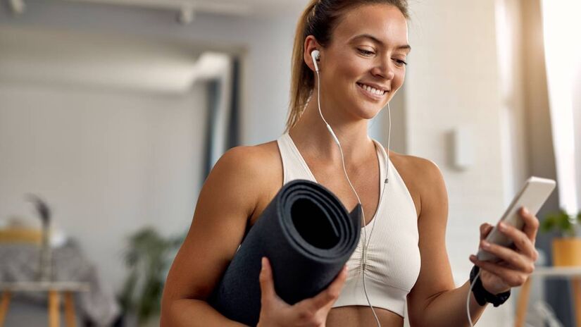 Os carboidratos são a principal fonte de energia do corpo. Como o açúcar, especialmente o refinado, é liberado rapidamente na corrente sanguínea, muita gente aposta em consumi-lo pouco tempo antes da atividade física.

