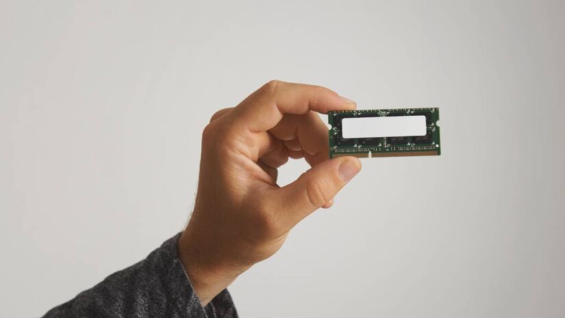 Os SSDs portáteis ganharam força no mercado por serem muito mais rápidos que pendrives e suportarem volumes maiores de dados, atendendo quem trabalha com arquivos pesados. Fotos: Freepik