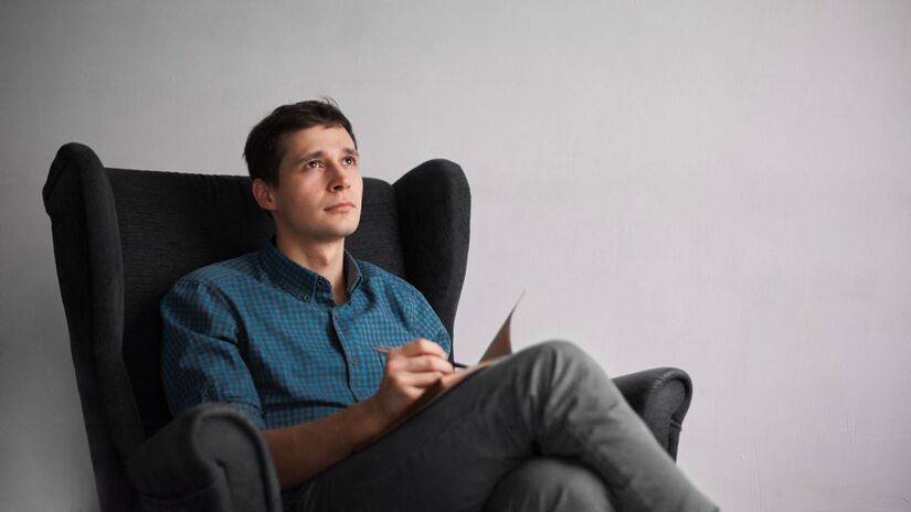 1- Ficar sentado por longos períodos