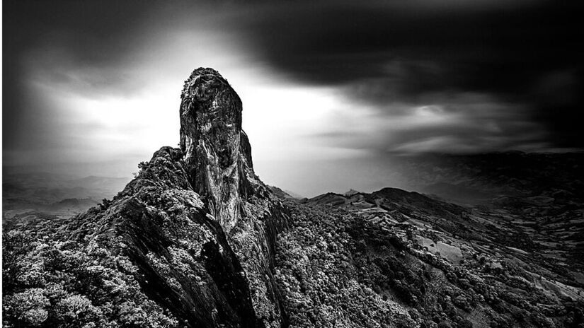 4. Monumento Natural Estadual da Pedra do Baú de nível Estadual, localizado em São Bento do Sapucaí, em São Paulo (Foto: Thiagomarcelcampi/Wikimedia Commons)