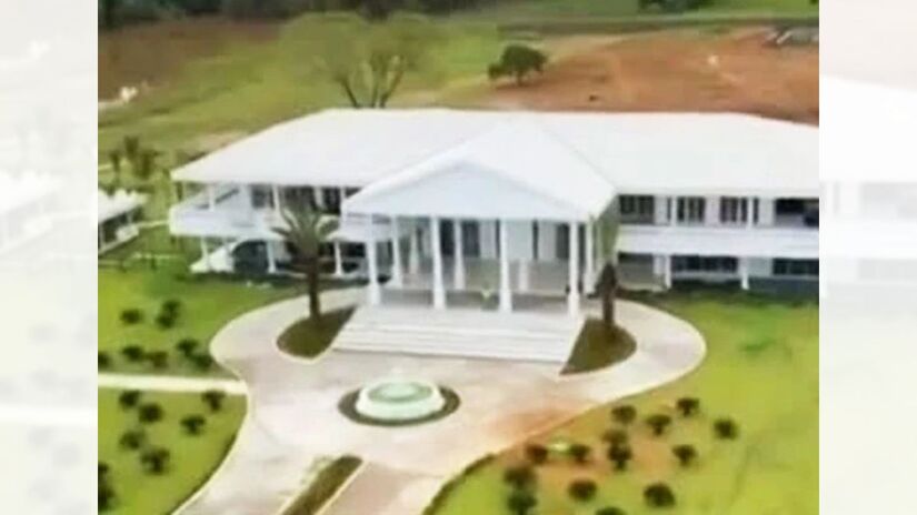 No total, a propriedade ocupa 15 mil m&#xB2; com cerca de 3 mil m&#xB2; construídos