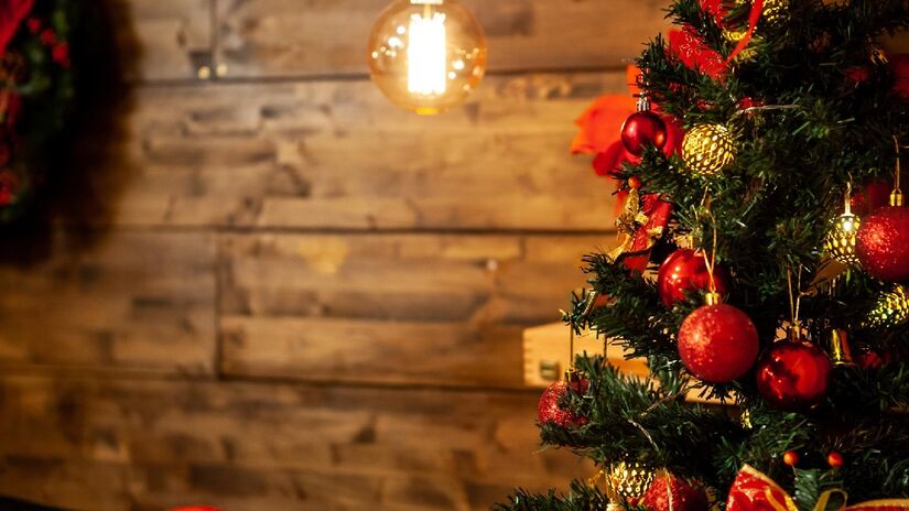 Isso reflete um desejo coletivo por ambientes mais equilibrados, acolhedores e menos carregados visualmente - (DC Studio/Freepik)