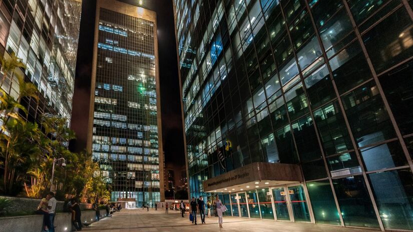 A Bela Vista mostra que seguran&ccedil;a em metr&oacute;pole n&atilde;o depende apenas de muros. Preserva&ccedil;&atilde;o, ocupa&ccedil;&atilde;o urbana, servi&ccedil;os por perto e tecnologia de monitoramento ajudam a formar um bairro com ruas ativas e identidade forte, sem abrir m&atilde;o da vida cultural. Fotos: Wikimedia Commons