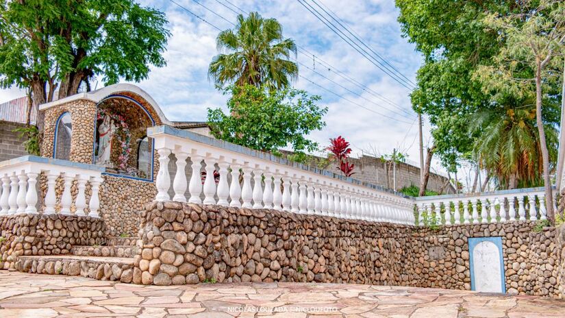 O Santuário Bom Jesus, um dos pontos mais conhecidos da região, continua sendo um importante atrativo. A igreja recebe fiéis durante todo o ano e movimenta ainda mais a cidade em períodos de festas religiosas e romarias, quando moradores e comerciantes se preparam para receber quem chega em busca de fé e tradição.