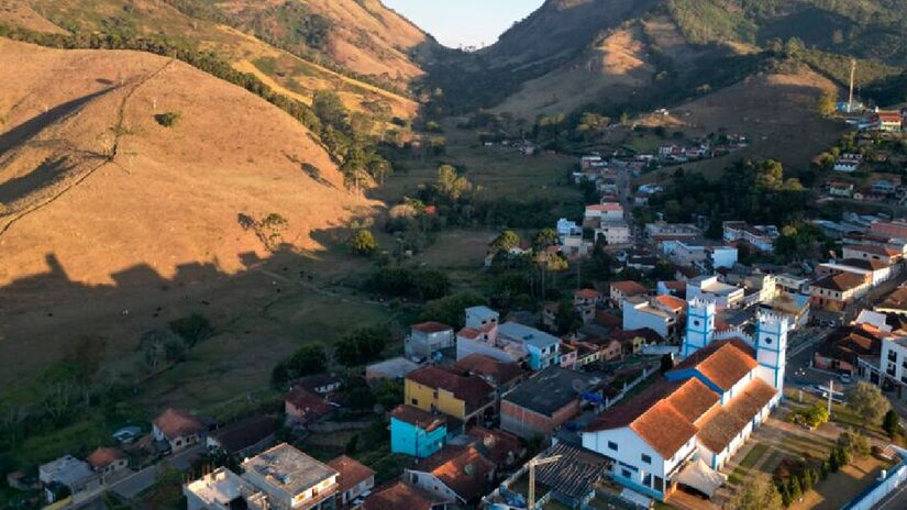 Situada em Minas Gerais, a cidade de Bocaína de Minas é um destino ideal para quem busca contato direto e se reconectar com a natureza, servindo belezas naturais para quem a visita - (Reprodução/YouTube)