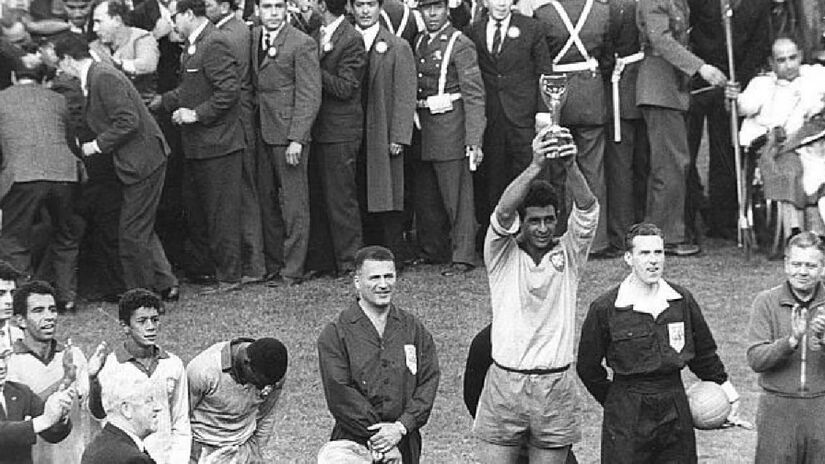 No bicampeonato da Seleção, em 1962, que contou com a genialidade de Garrincha, o Brasil também avançou em primeiro no seu grupo, que desta vez continha México, Tchecoslováquia e Espanha - (Divulgação/CBF)