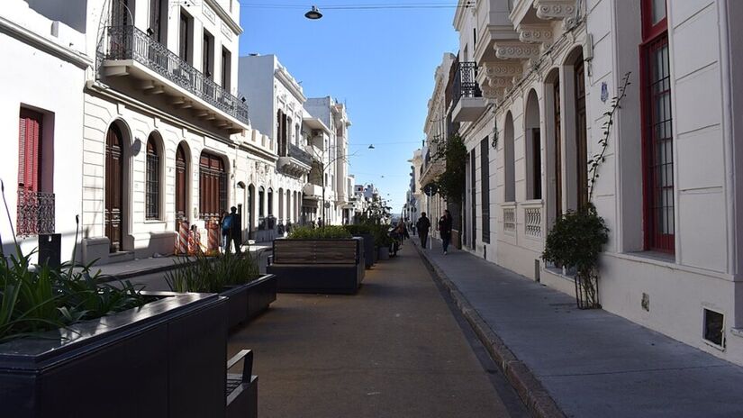 Uruguai também figura entre os destinos mais acolhedores para brasileiros, que podem entrar no país apenas com a carteira de identidade (Foto: Intendencia de Montevideo/Wikimedia Commons)