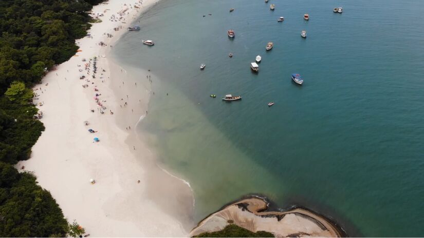A Ilha do Campeche ganhou fama como a nova Fernando de Noronha pelo mar cristalino e pela preservação ambiental