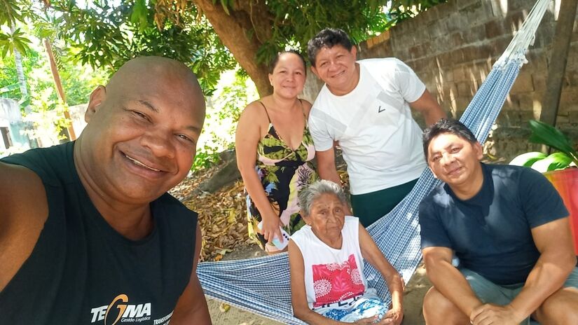 Ele acampou na floresta e dormiu em sítios, fazendas e casas de moradores/Divulgação