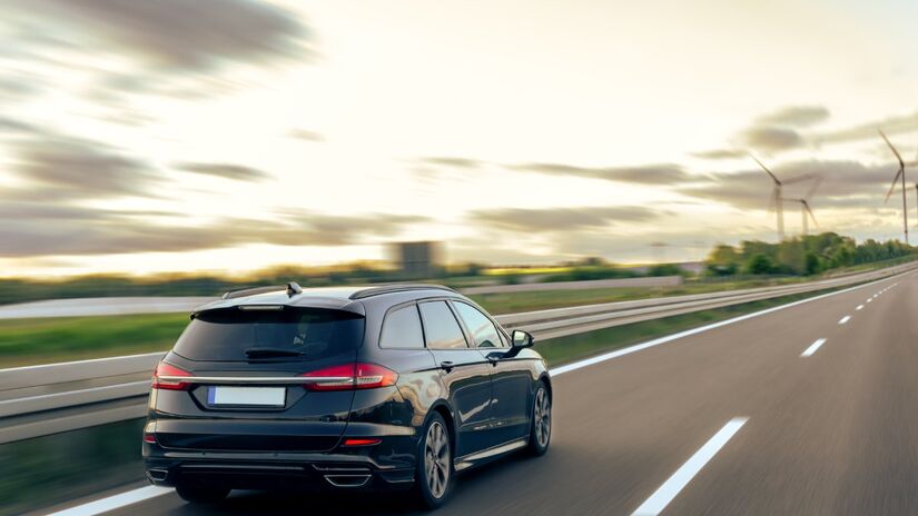 Educa&ccedil;&atilde;o no tr&acirc;nsito e legisla&ccedil;&atilde;o adequada s&atilde;o essenciais para que os motoristas entendam os riscos do excesso de velocidade (Fotos: Freepik)