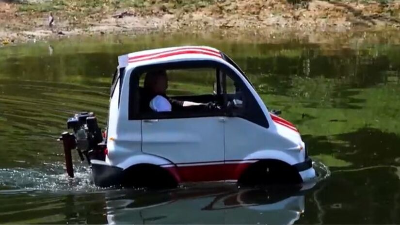 "Fiz todos os cálculos. Os motores ficam abaixo do nível do mar, mas não têm contato com a água. Não fiz isso para poluir. Isso foi pensado", afirmou Caio em entrevista ao g1. Foto: Reprodução/Record