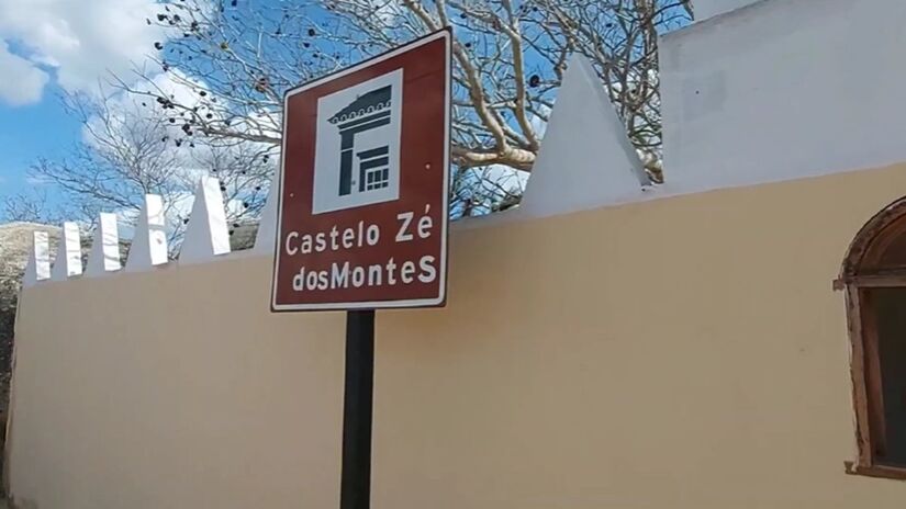 Com apar&ecirc;ncia inspirada em castelos medievais, a obra possui mais de 100 compartimentos e recebe visitantes ao longo de todo o ano