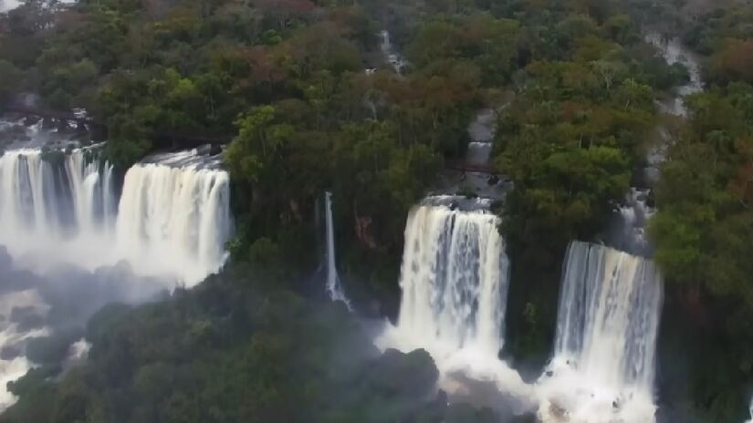 As Cataratas do Iguaçu ficaram no topo de um ranking apertado, que contava com grandes atrações - (Reprodução/YouTube)