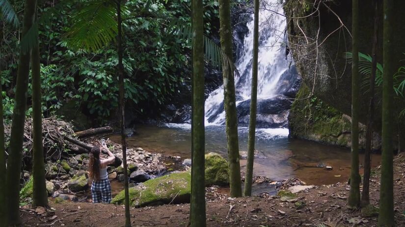 Chalés e pousadas com vista para as montanhas garantem um Réveillon mais calmo e cheio de charme (Fotos: Reprodução/Youtube)