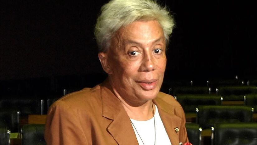 A mansão que pertenceu ao estilista e apresentador Clodovil, localizada em Ubatuba, no litoral norte de São Paulo, hoje se encontra em ruínas e tomada pelo mato - (Reprodução)