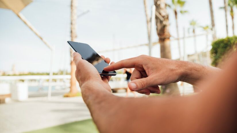 Alguns aplicativos também podem te ajudar, tanto os disponíveis no mercado quanto os oferecidos pela própria marca do celular