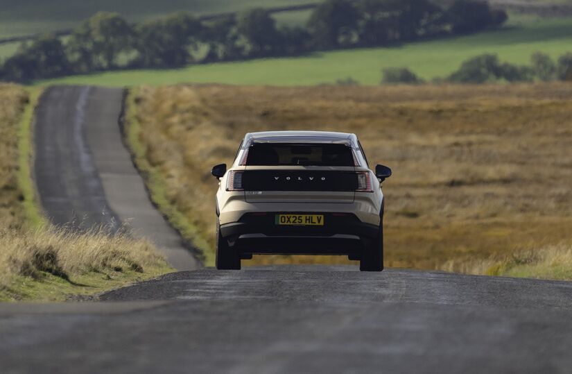Com isso, o SUV acelera de zero a 100 km/h em 3,7 segundos, podendo atingir 180 km/h de velocidade máxima. Foto: Divulgação