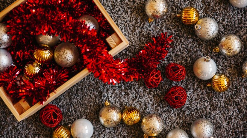 O uso excessivo de luzes piscantes, velas e tons intensos de vermelho ativa fortemente o elemento fogo e, quando mal dosado, pode provocar inquieta&ccedil;&atilde;o, irrita&ccedil;&atilde;o ou tens&atilde;o emocional no ambiente (Fotos: Freepik)