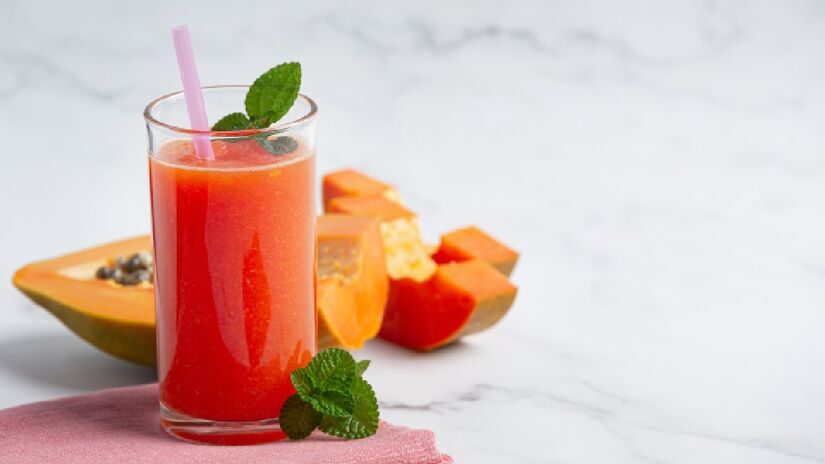 1. Suco de mamão com ameixa e aveia