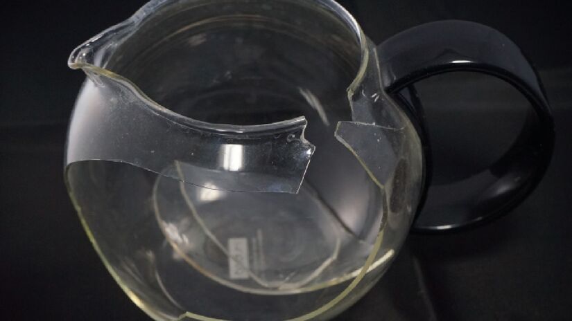 Remova objetos quebrados: mesmo que certos objetos, como móveis ou retratos, possuam significado para você, ou conserte ou jogue fora. Objetos quebrados travam energias ruins, segundo Amy. Imagem: PxHere
