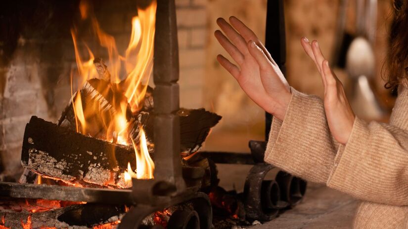 Em vez de descartar grandes quantidades, vale conhecer algumas aplicações simples que aproveitam o potencial das cinzas (fotos: Freepik)