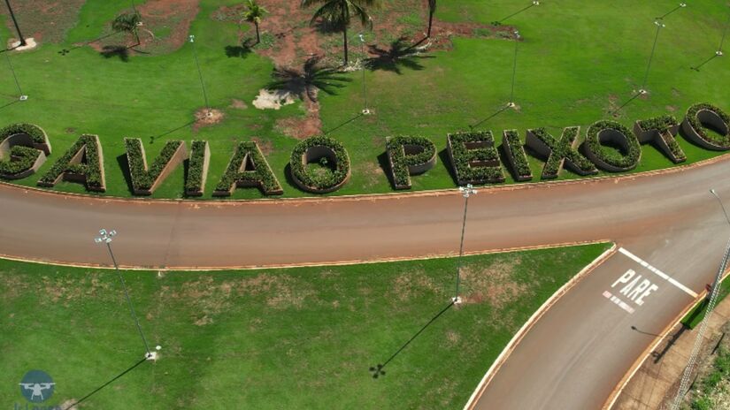 Um dos maiores destaques de Gavião Peixoto é o desempenho nos índices de emprego e renda: cerca de 86,22% da população é considerada economicamente ativa - (Reprodução/YouTube Jr Longo)